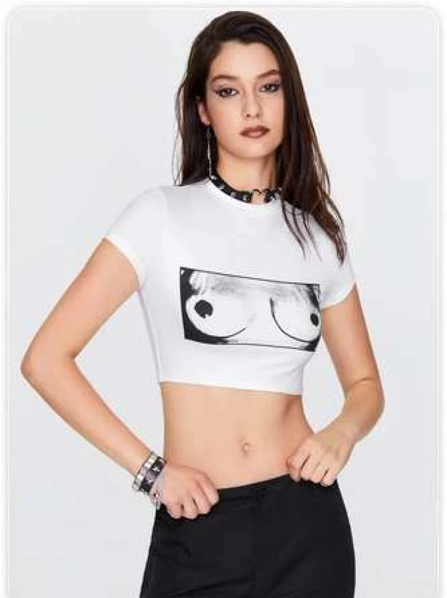 "White Slim Fit Edgy Print T-Shirt | Kollyy Top"