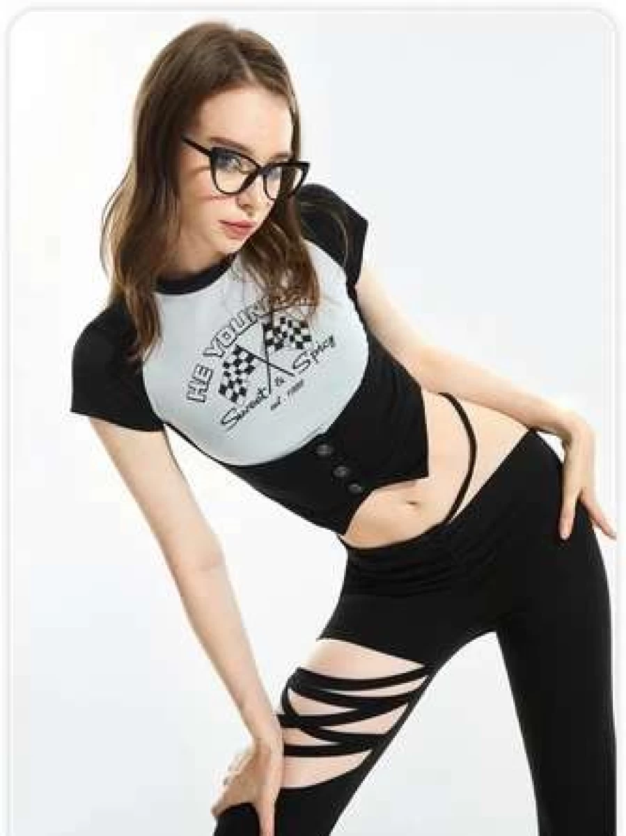 "Y2K Style Black Letter Button T-Shirt for Back to School Fashion"
