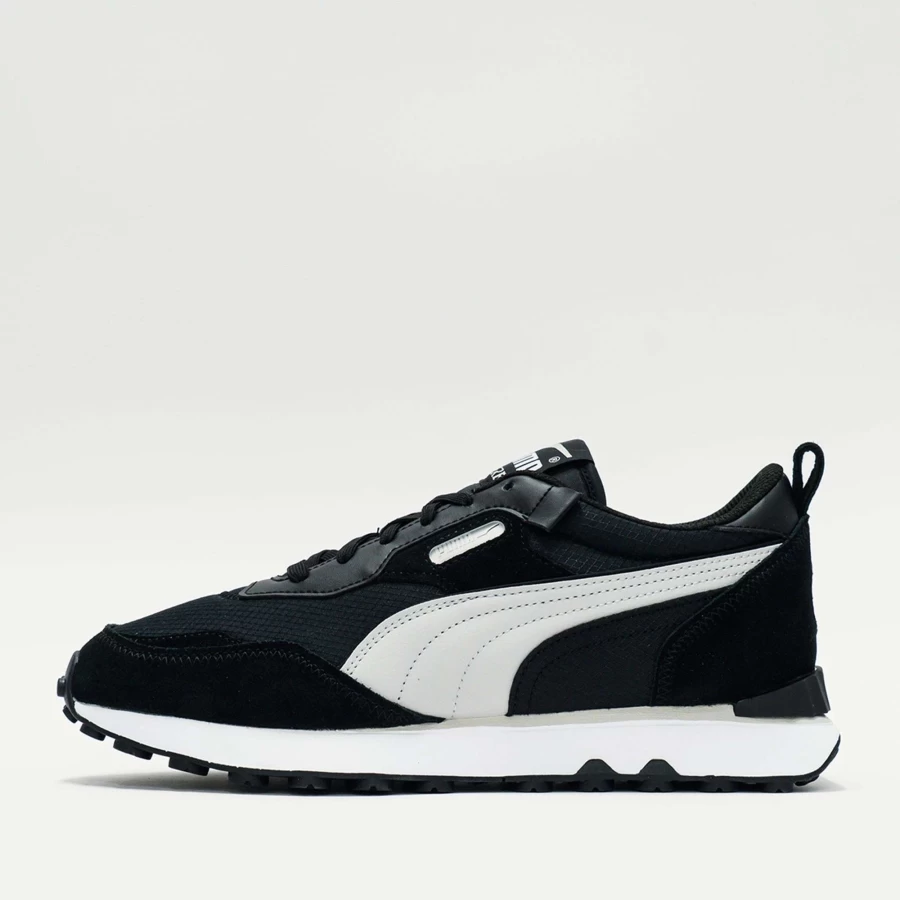 Puma Rider Future Vintage Sneakers in Black - Retro Running Shoes for Men & Women