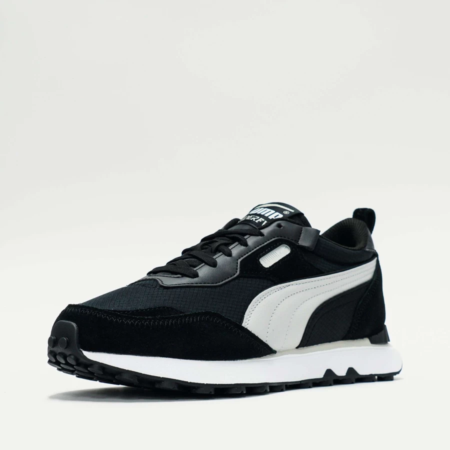 Puma Rider Future Vintage Sneakers in Black - Retro Running Shoes for Men & Women